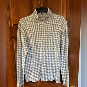 Ann Taylor Gray & Cream Houndstooth Turtleneck Sweater